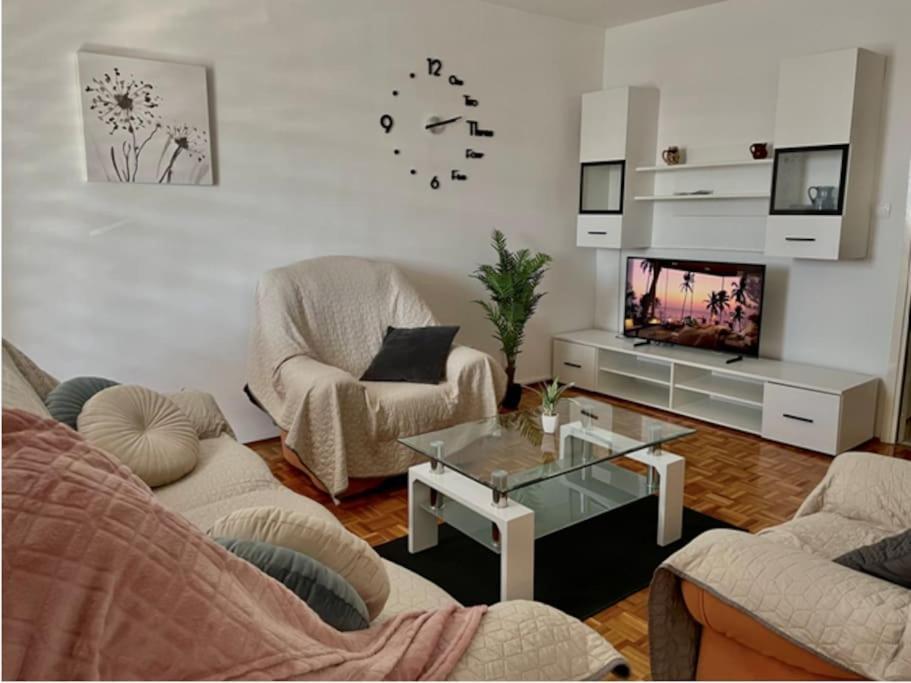 Neva ,prostrani Stan U Blizini Mora Apartment