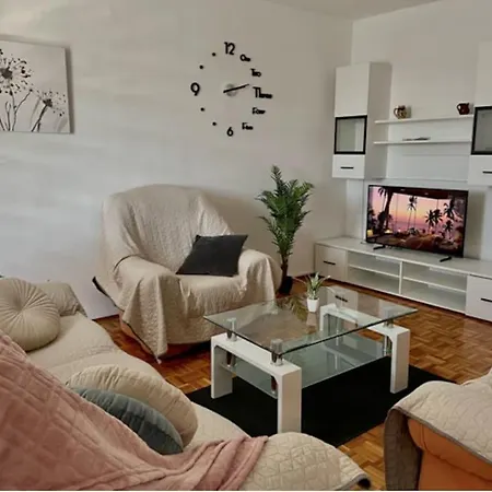 Apartman Neva ,Prostrani Stan U Blizini Mora Pula Exterior photo