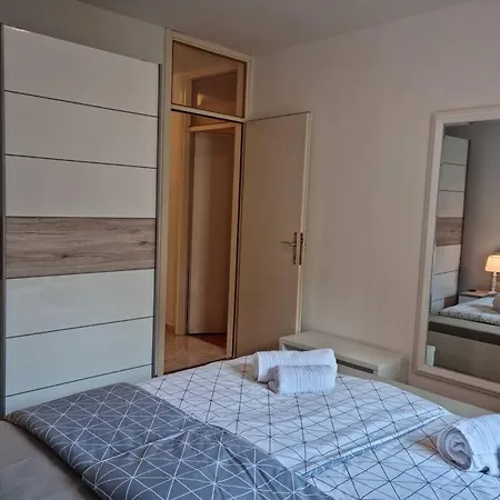 Apartman Neva ,Prostrani Stan U Blizini Mora Pula Exterior photo